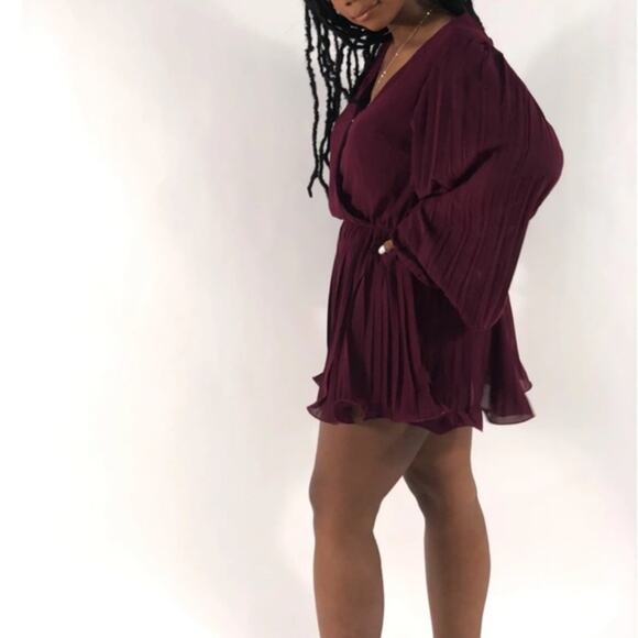 NWT She + Sky Pleated Romper Womens M Purple Long Sleeve V-Neck Flowy Romantic - Picture 6 of 9